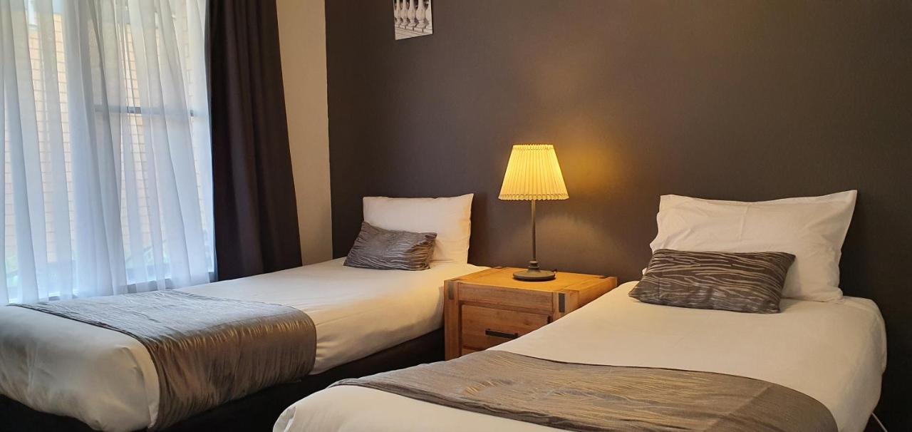 Colonial Motel & Apartments Young Εξωτερικό φωτογραφία