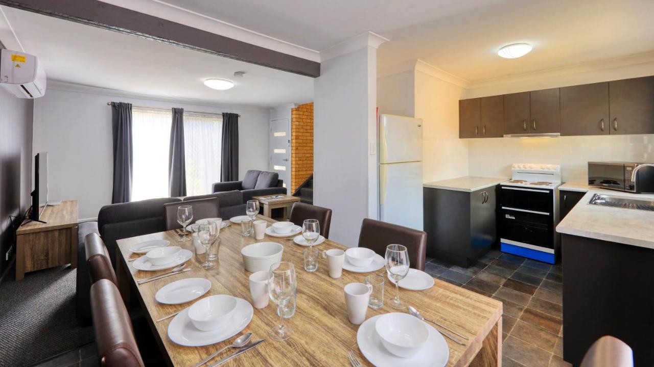 Colonial Motel & Apartments Young Εξωτερικό φωτογραφία