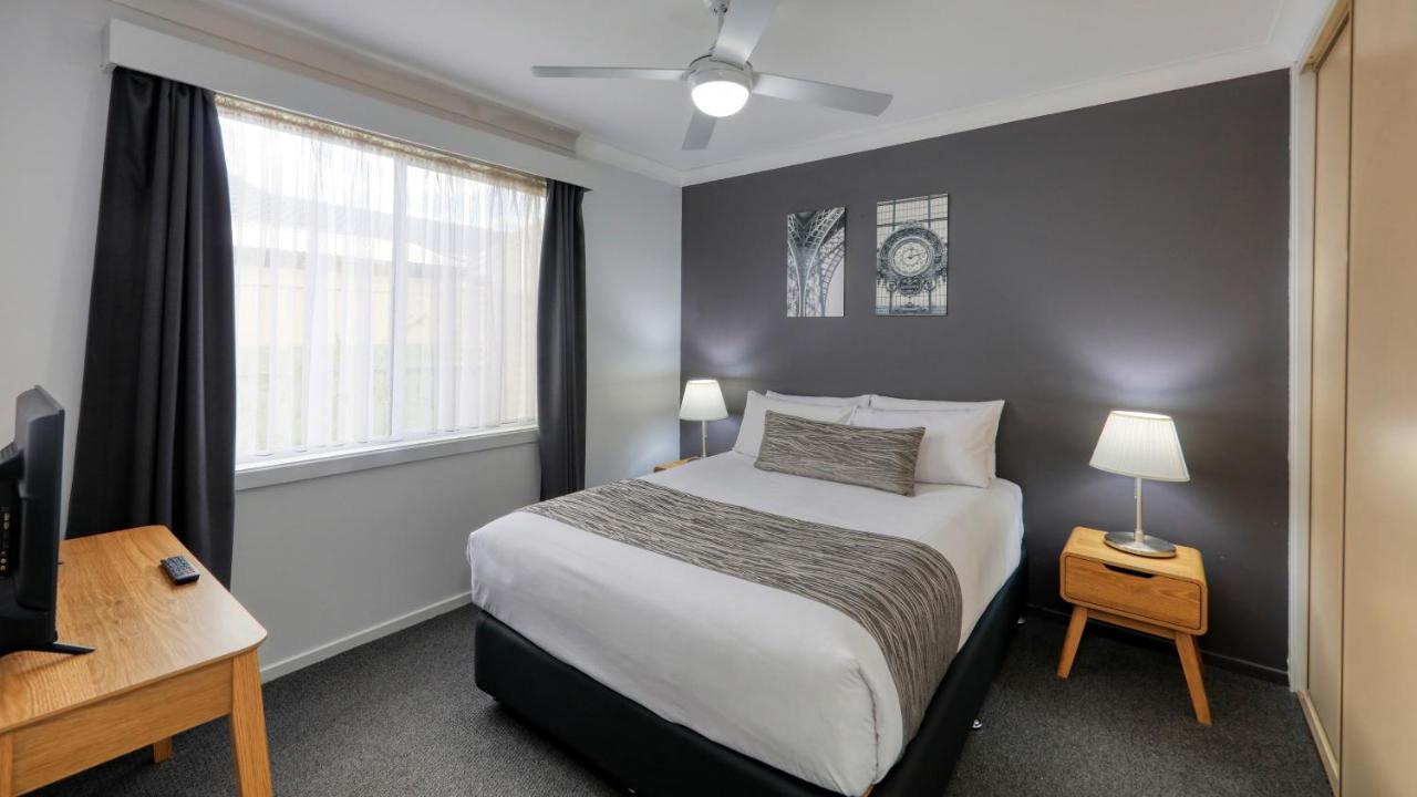 Colonial Motel & Apartments Young Εξωτερικό φωτογραφία