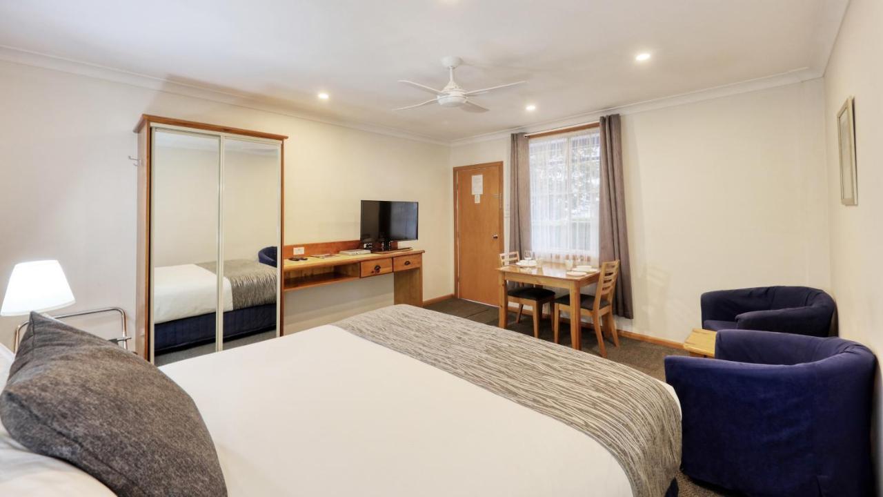Colonial Motel & Apartments Young Εξωτερικό φωτογραφία